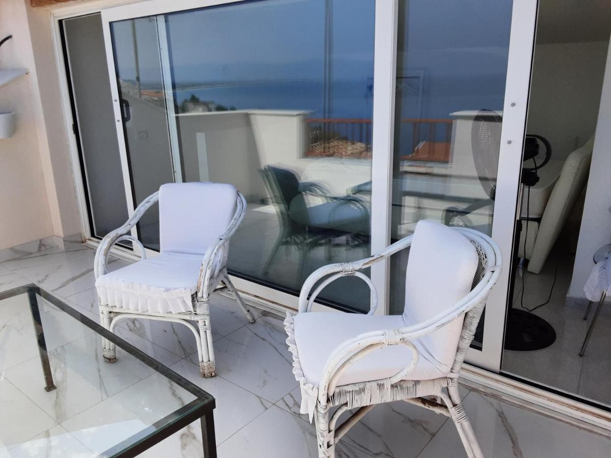 "Lo Studiolo" Apartment Pizzo  Eksteriør bilde