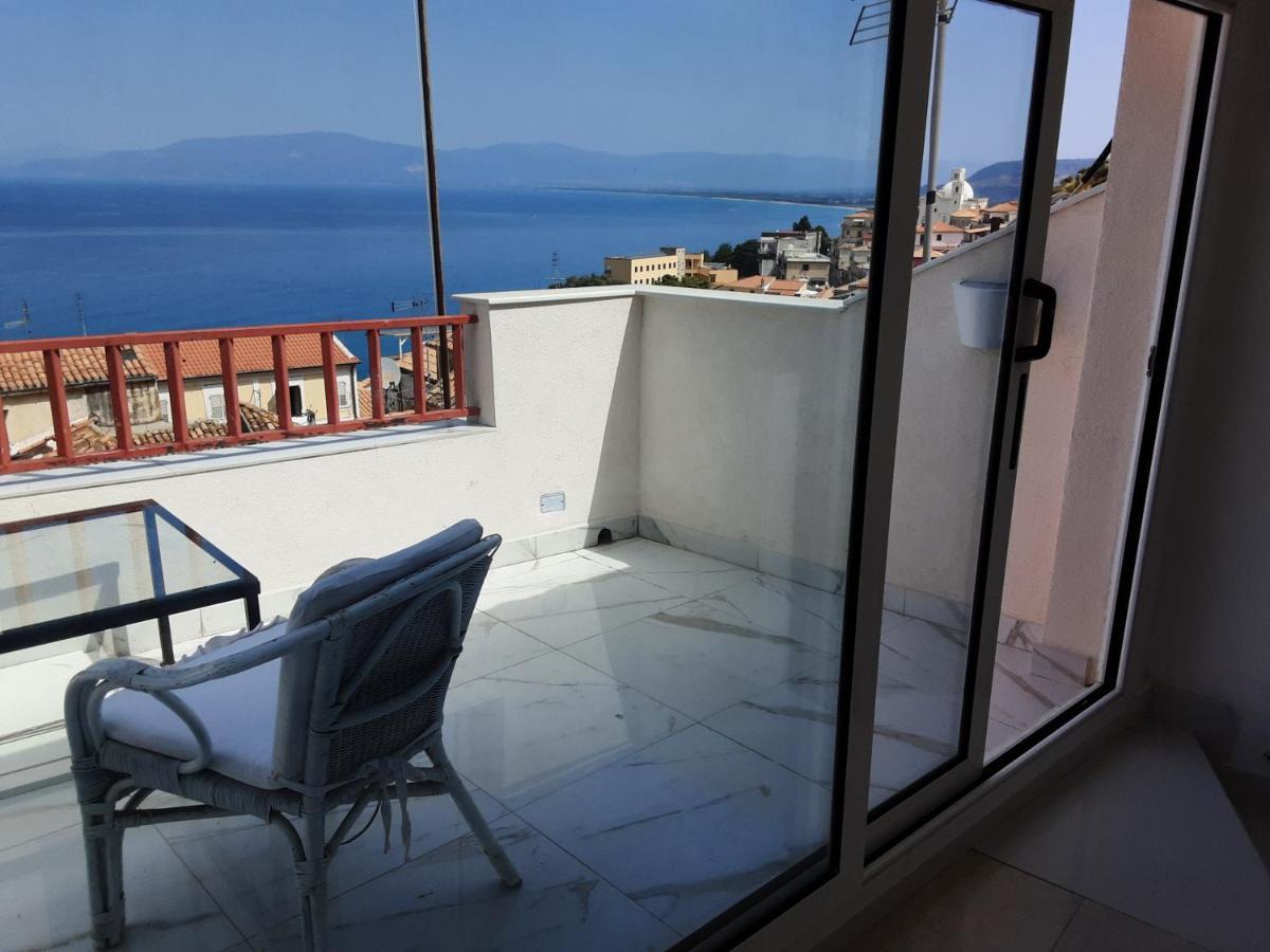 "Lo Studiolo" Apartment Pizzo  Eksteriør bilde
