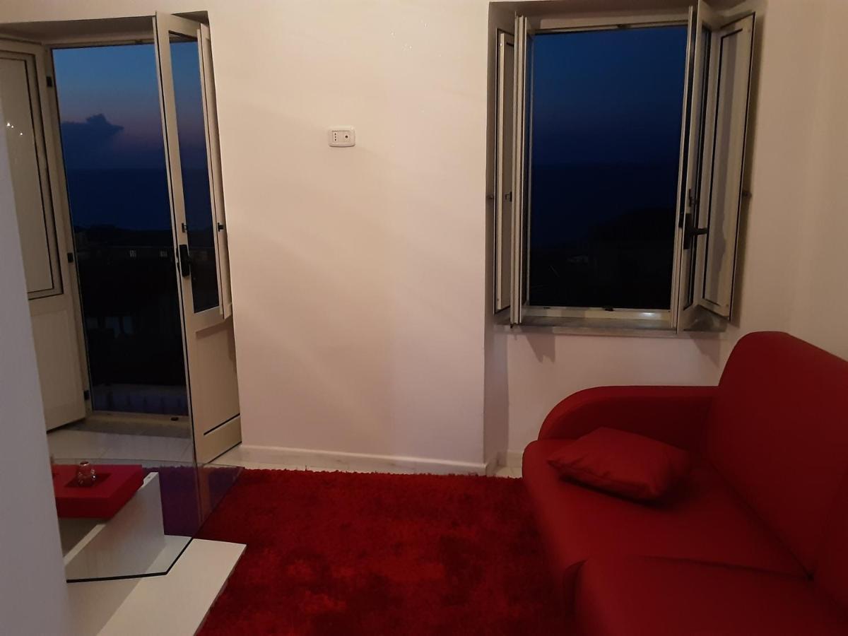 "Lo Studiolo" Apartment Pizzo  Eksteriør bilde