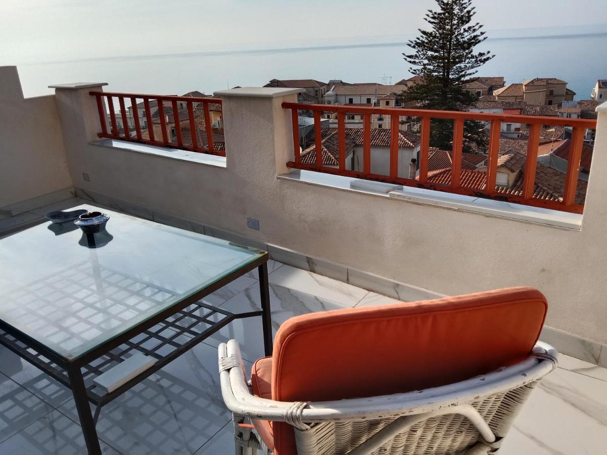 "Lo Studiolo" Apartment Pizzo  Eksteriør bilde