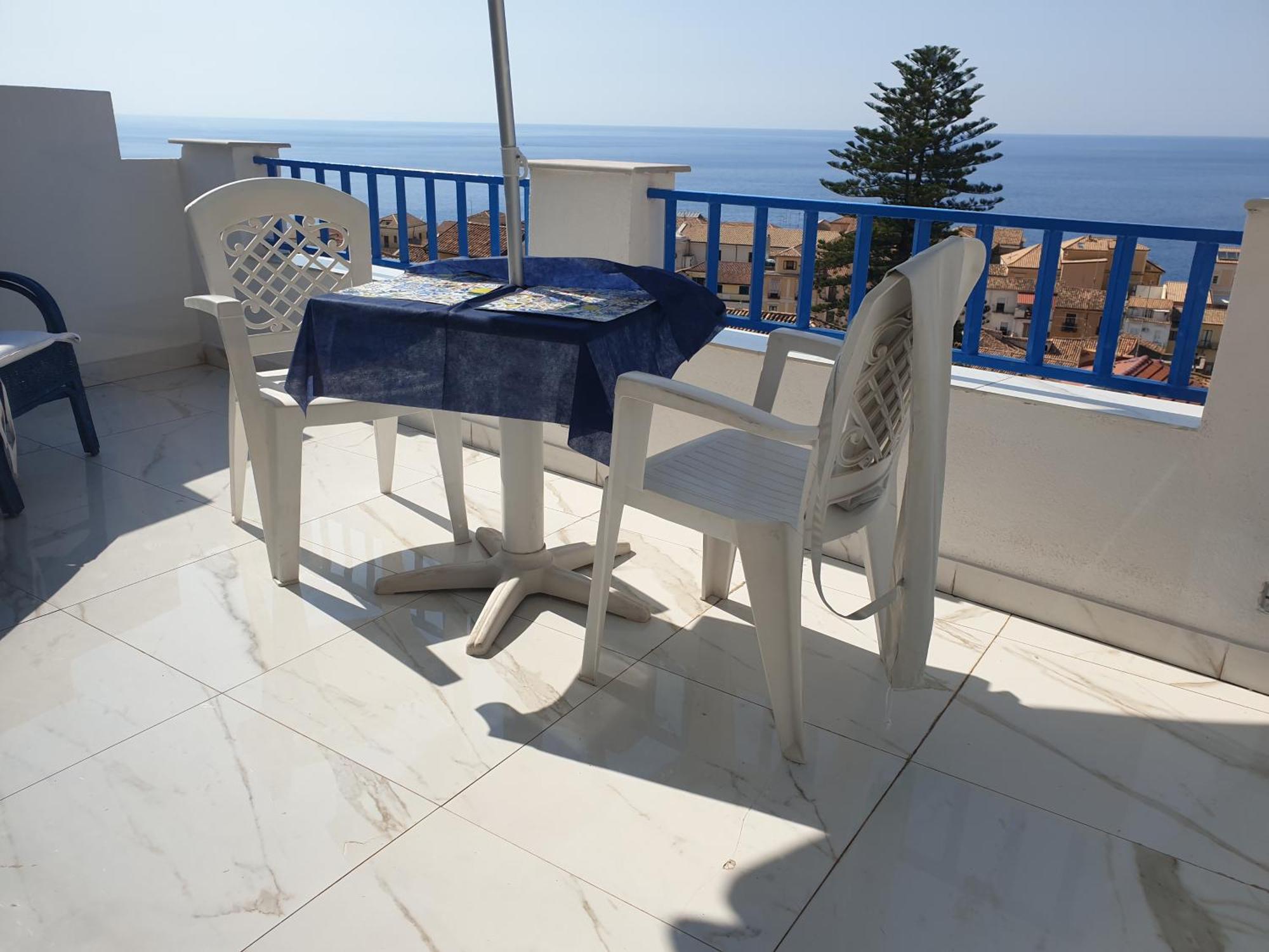 "Lo Studiolo" Apartment Pizzo  Eksteriør bilde